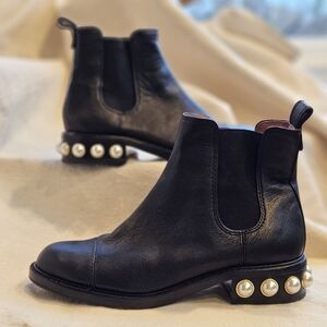 LOUIS ET CIE WOMEN BLACK LO-VALTINA WITH FAUX PEARL BOOTS SIZE US-6.5M